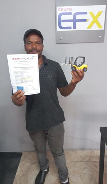 Aluno-certificado-curso-de-empilhadeira11