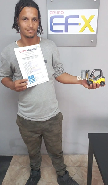 Aluno-certificado-curso-de-empilhadeira12