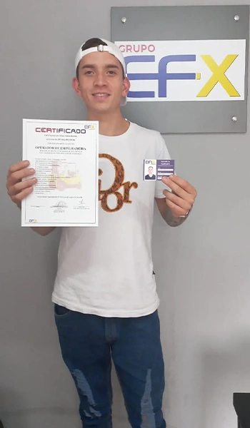 Aluno-certificado-curso-de-empilhadeira5