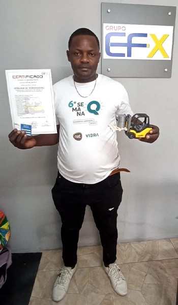 Aluno-certificado-curso-de-empilhadeira6