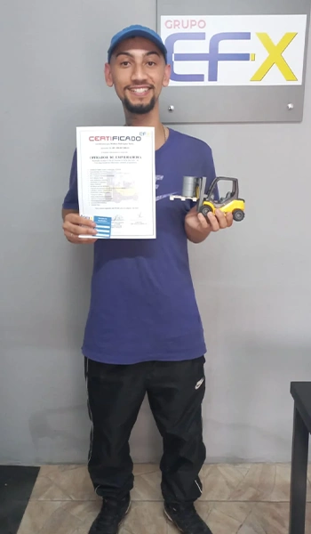 Aluno-certificado-curso-de-empilhadeira8
