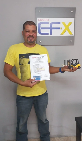 Aluno-certificado-curso-de-empilhadeira9